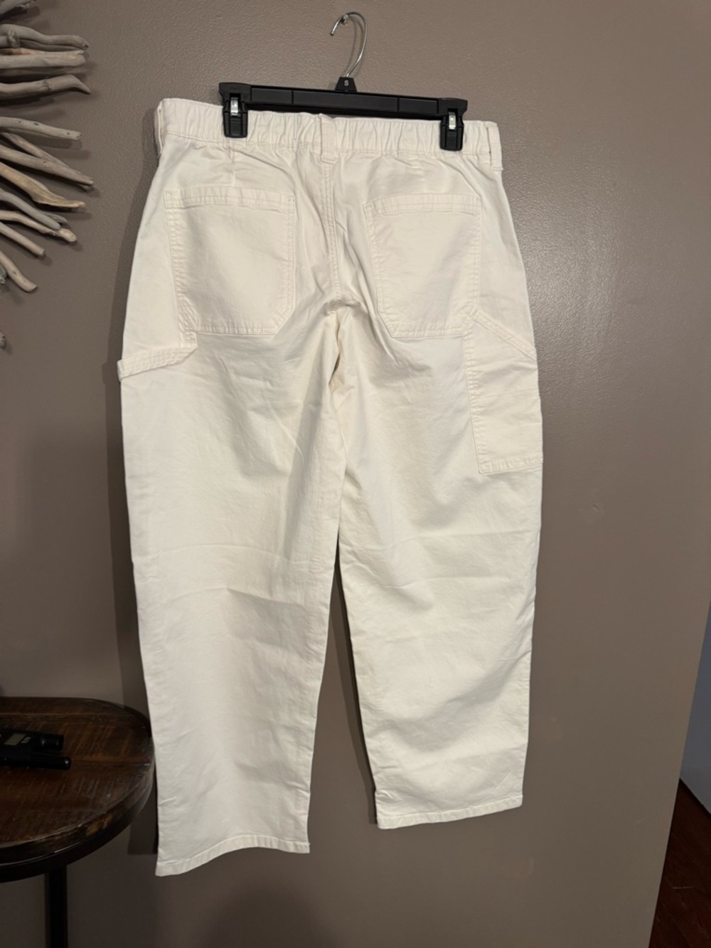 NWT Hollister Low-Rise taper Baggy pants in cream.